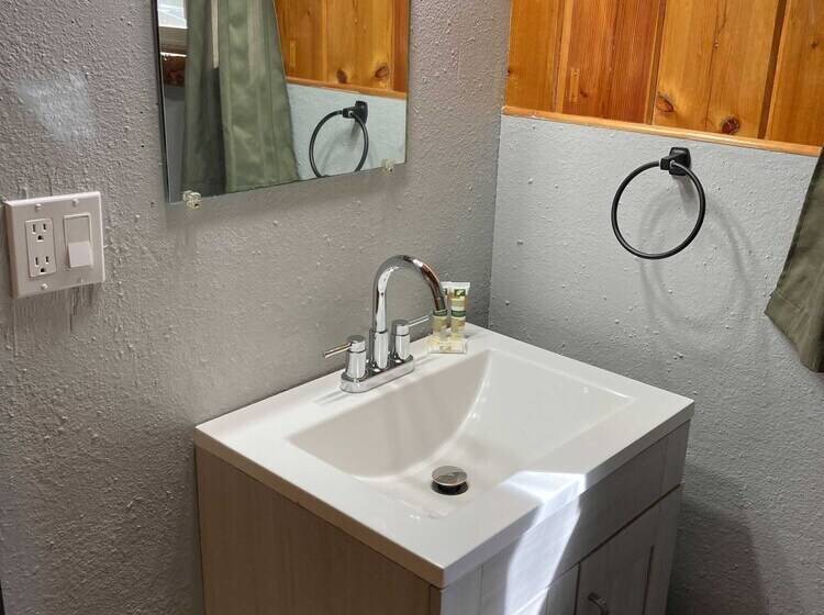 فندق على الطريق Silver Beach Resort