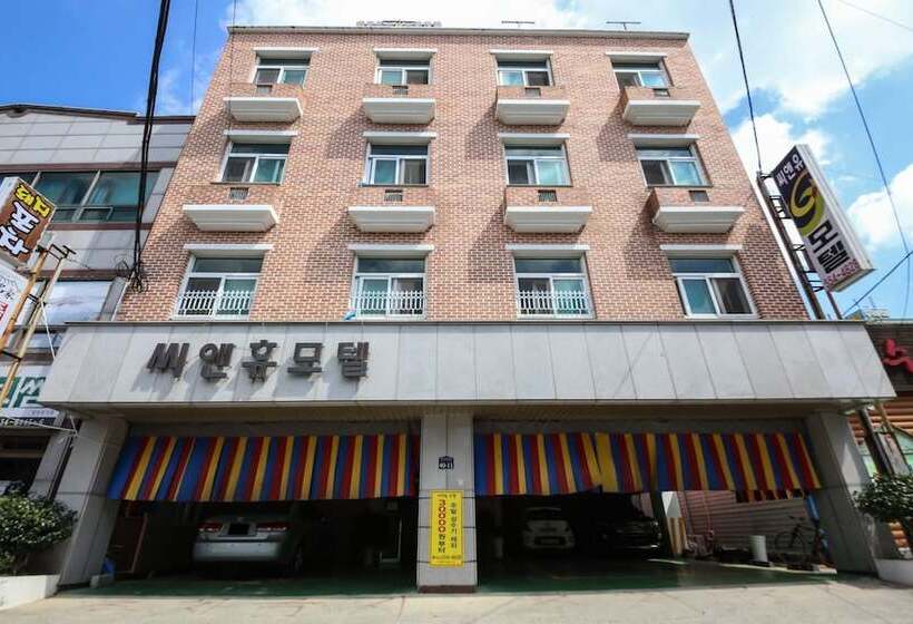 Motel Wando C And Hyu