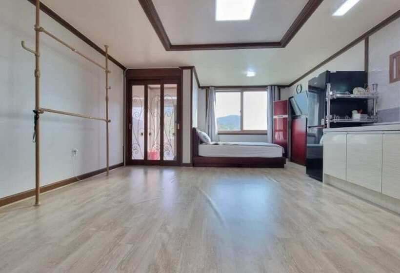 Namhaeseommaeulbada Pension