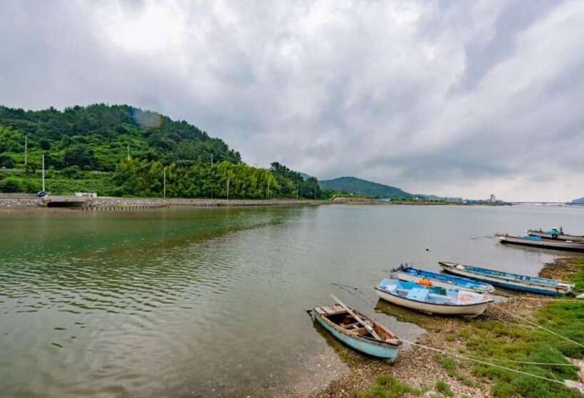 Namhaeseommaeulbada Pension