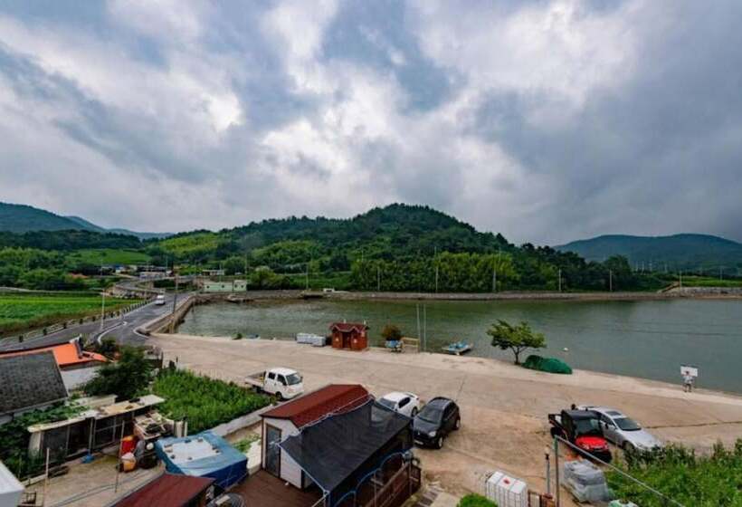 Namhaeseommaeulbada Pension