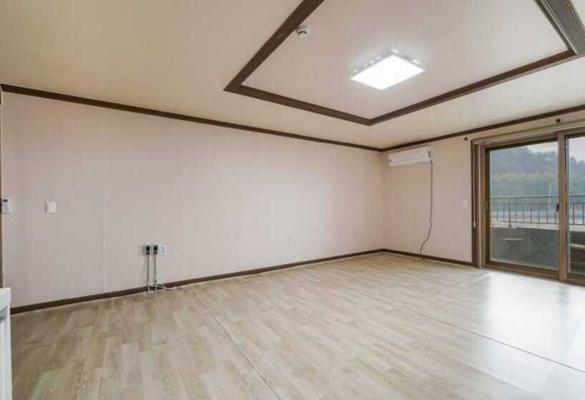 Namhaeseommaeulbada Pension