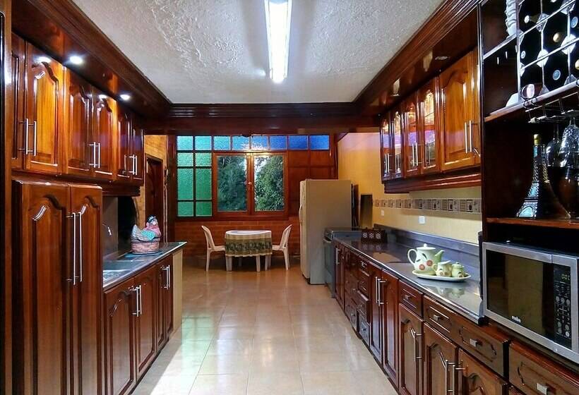 بنسيون Amaguaña Luxury Country House