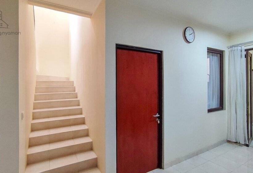 بنسيون Atmosfer Guest House Sentul By Ruang Nyaman