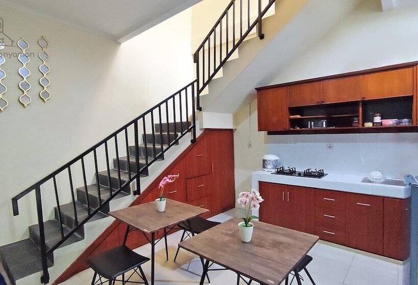 بنسيون Atmosfer Guest House Sentul By Ruang Nyaman