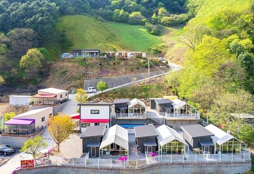 Pension (Hôtel basse catégorie) Gapyeong Ddobagi Pet & Spa Glamping