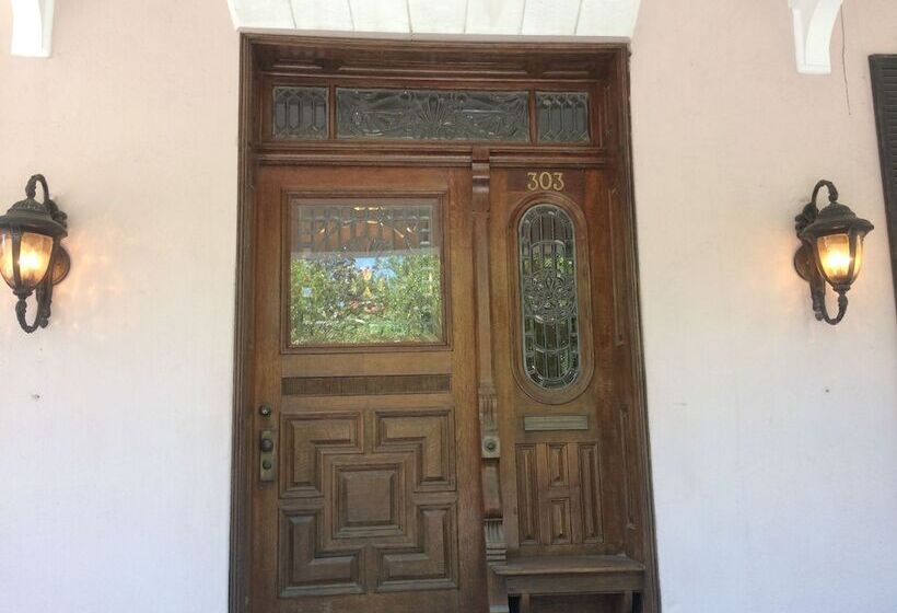 پانسیون Godley Manor