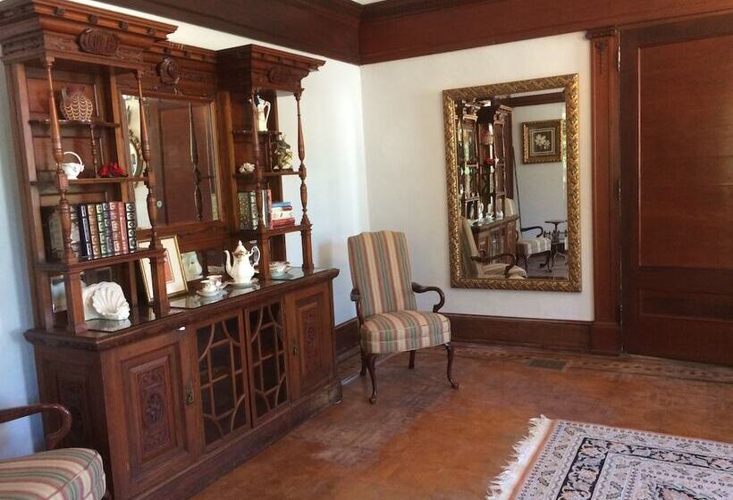 پانسیون Godley Manor