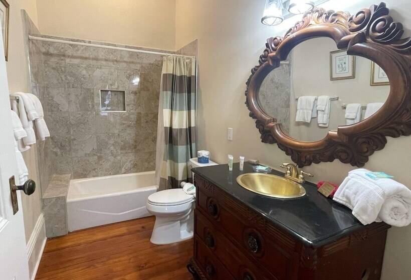 پانسیون Godley Manor