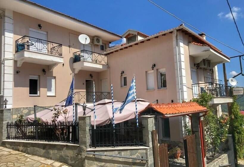 Pensão Guesthouse Monopati   ξενώνας μονοπάτι