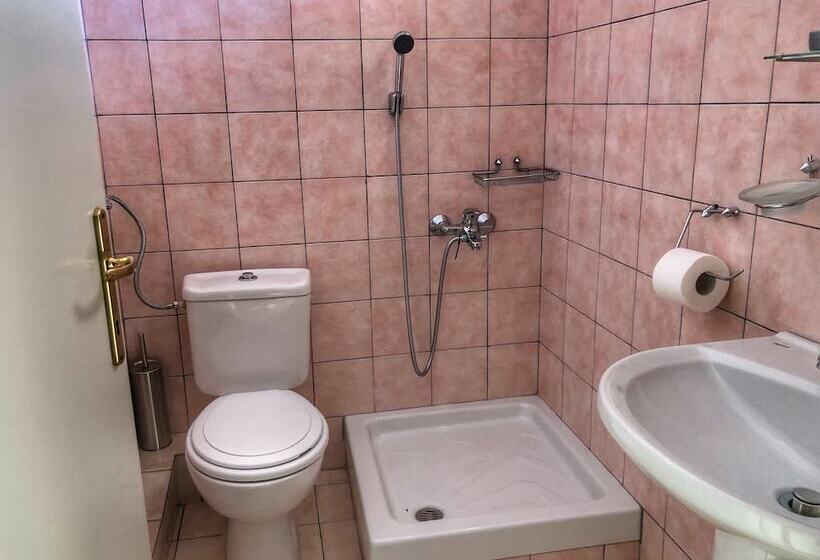 Pensão Guesthouse Monopati   ξενώνας μονοπάτι