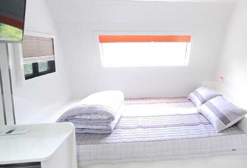 Пансион Hongcheon Coco Vivaldi Glamping Caravan