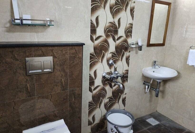 膳宿费 John Towers