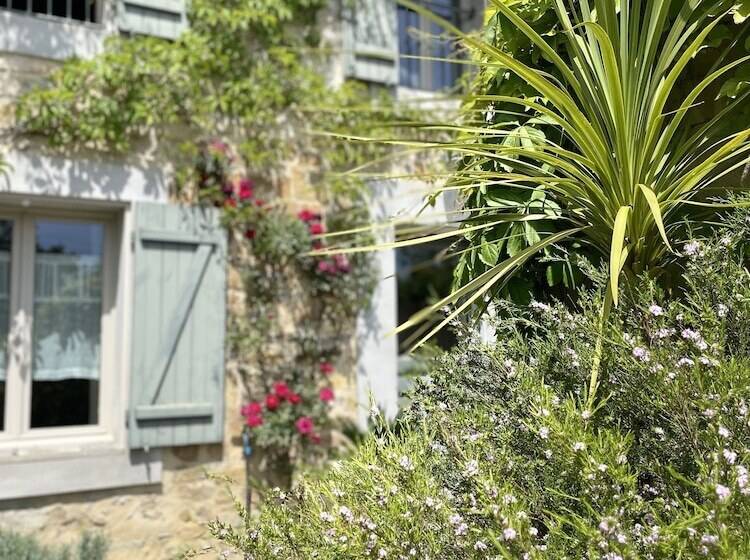 ペンション Le Domaine De La Tuilerie   Gîte De Charme En Bord De Rivière Avec Piscine