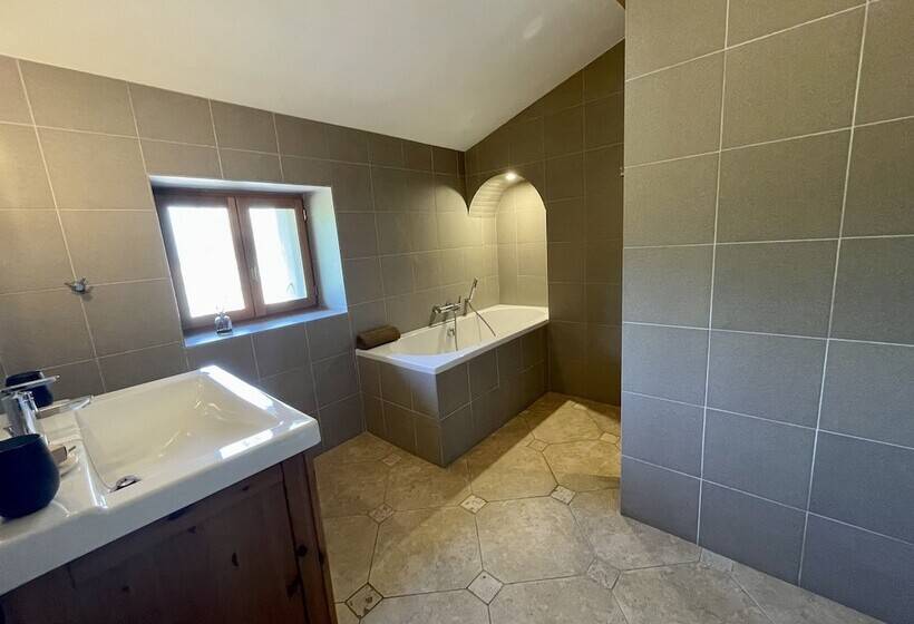 ペンション Le Domaine De La Tuilerie   Gîte De Charme En Bord De Rivière Avec Piscine