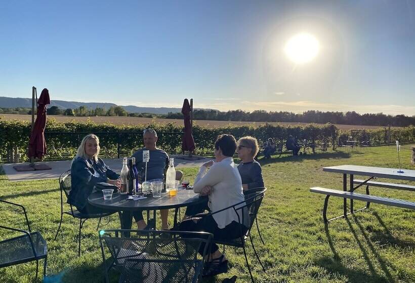 بنسيون Little Bluff Inn