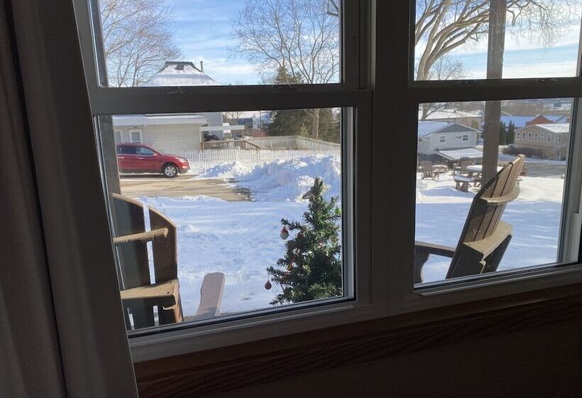 بنسيون Little Bluff Inn