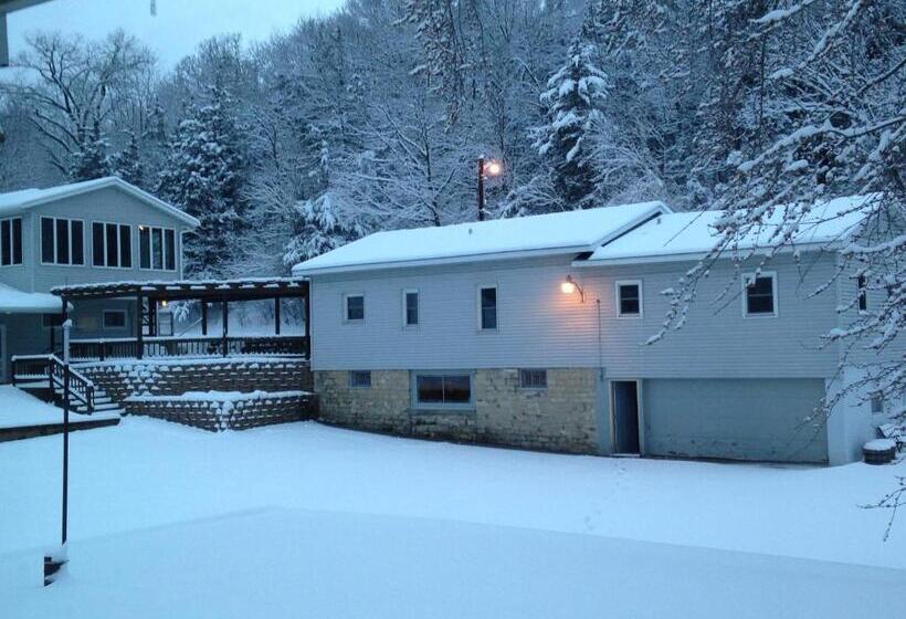 بنسيون Little Bluff Inn