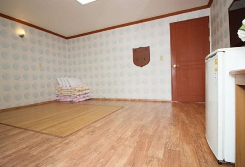 펜션 Naksan Beach Condotel