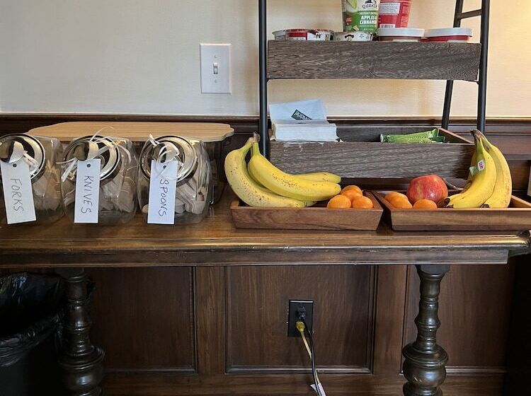 פנסיון Surrey Williamson Inn