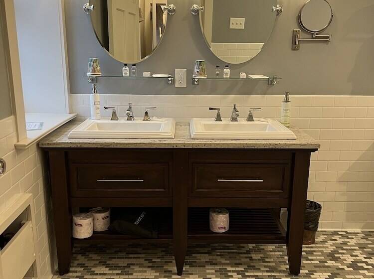 פנסיון Surrey Williamson Inn