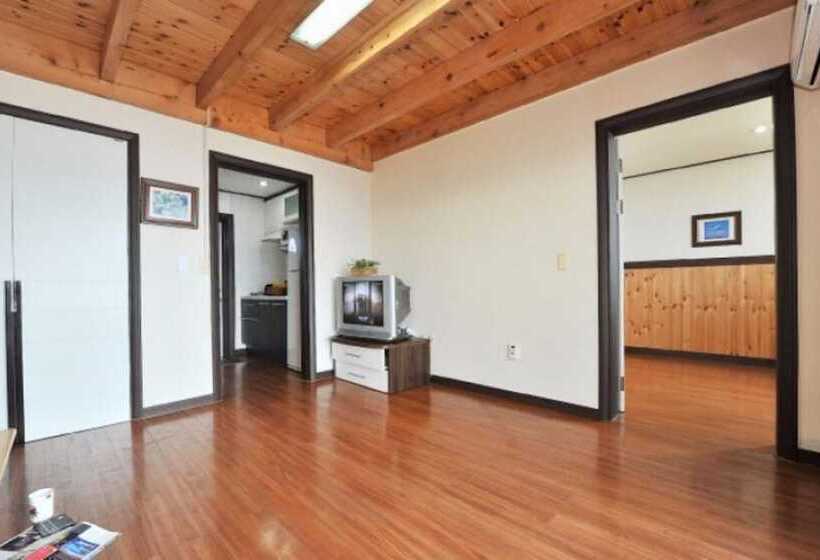 Pensione Taean Sand Hill Resort