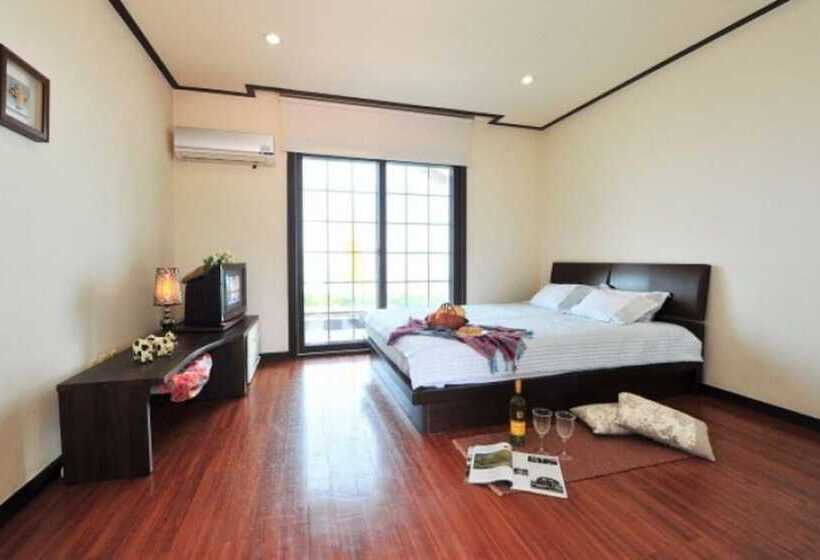 Pensione Taean Sand Hill Resort