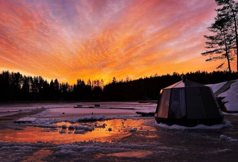 بنسيون Yggdrasil Igloo Water Huts