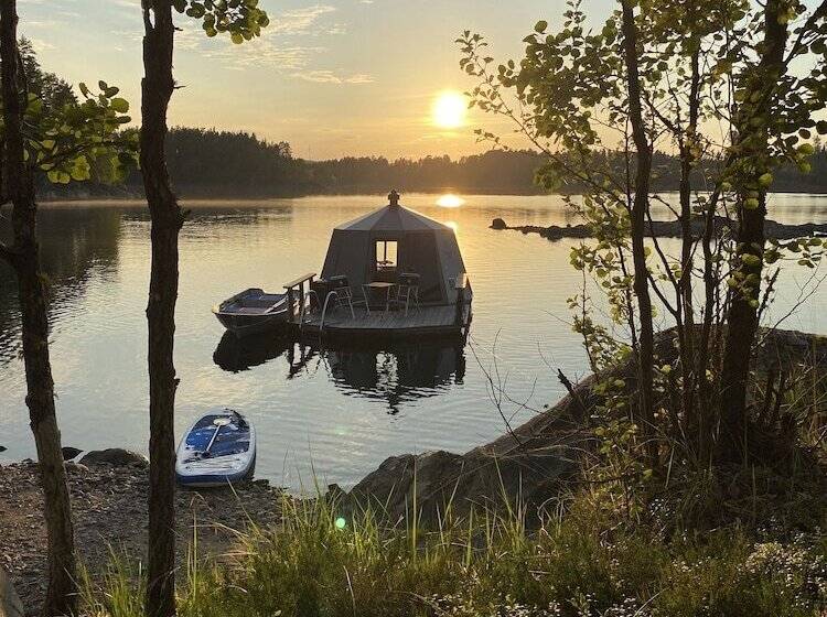 بنسيون Yggdrasil Igloo Water Huts