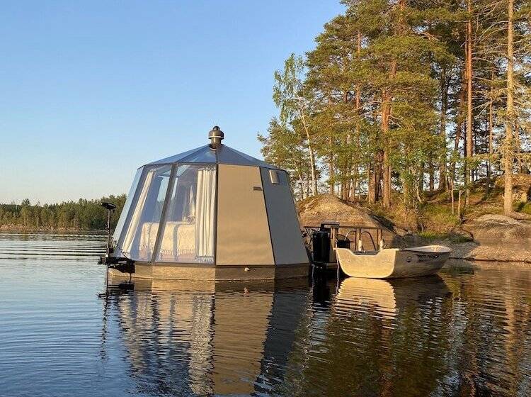 بنسيون Yggdrasil Igloo Water Huts