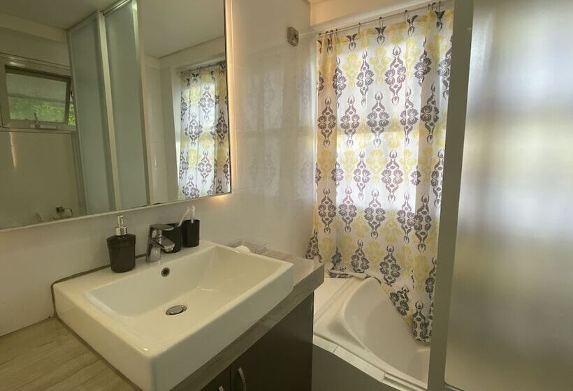 בית מלון כפרי Pier Uno Dive Resort