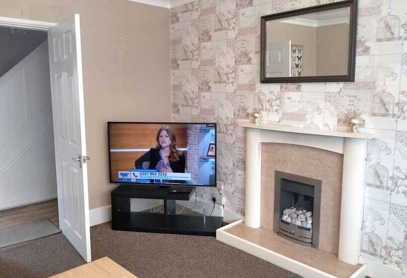 إقامة The Nest, An Immaculate 3 Bed House In Walsall