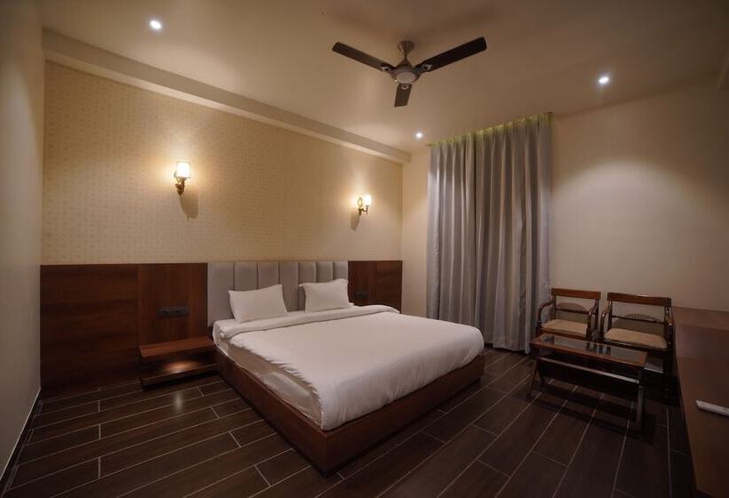 Курорт 777, Pushkar