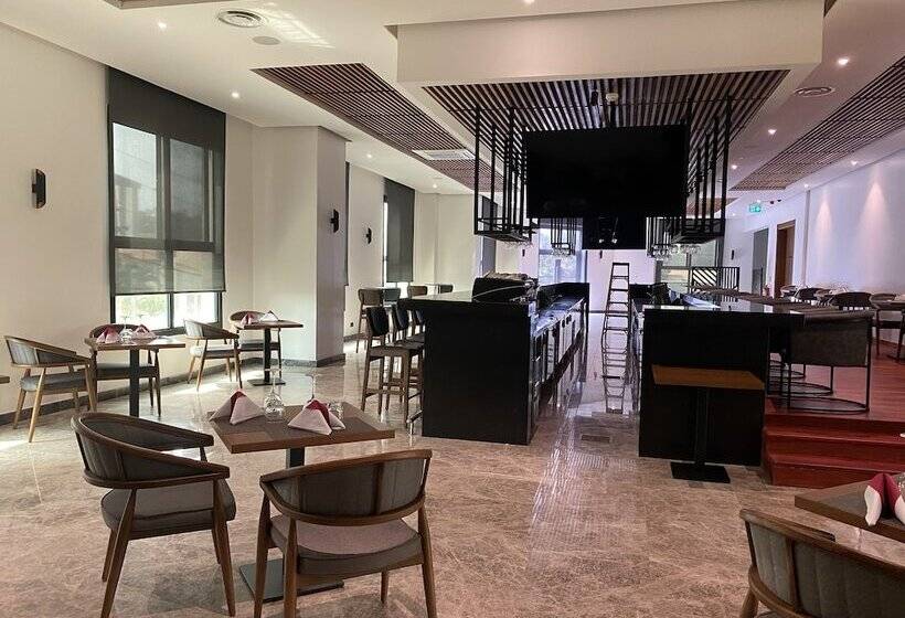 Star Land Hotel Bastos