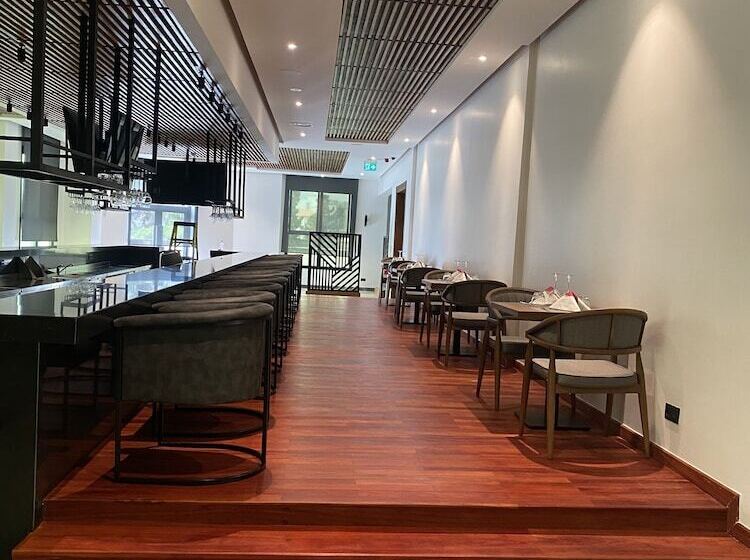 Star Land Hotel Bastos