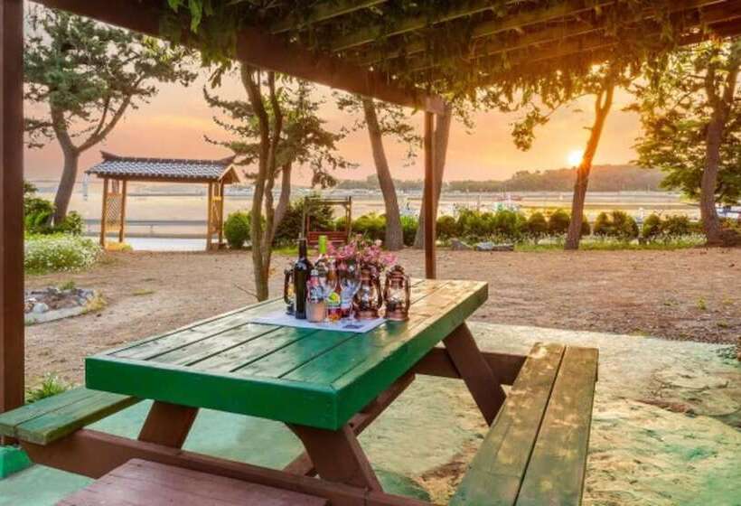 Taean Avec Mont Pension