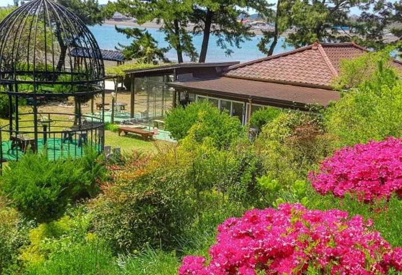 Taean Avec Mont Pension