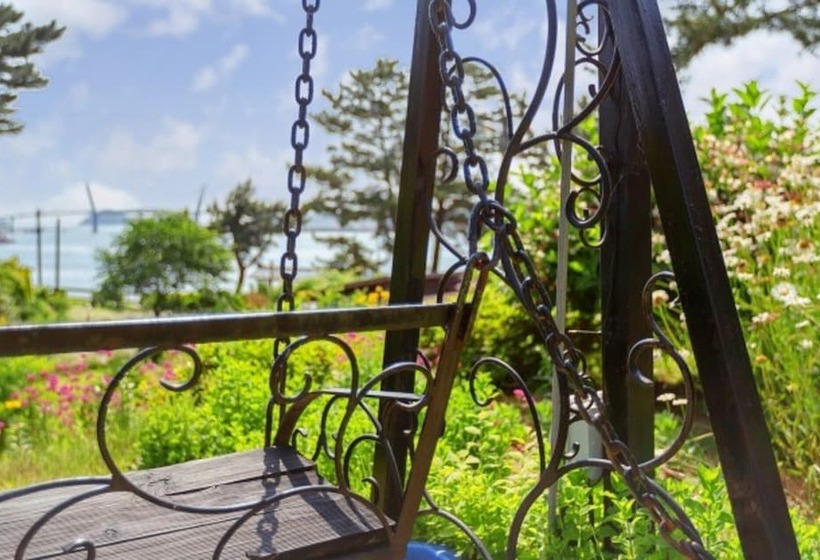 Taean Avec Mont Pension