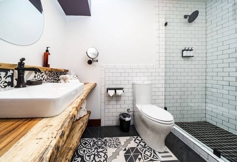 The Horton Hotel And Rooftop Lounge