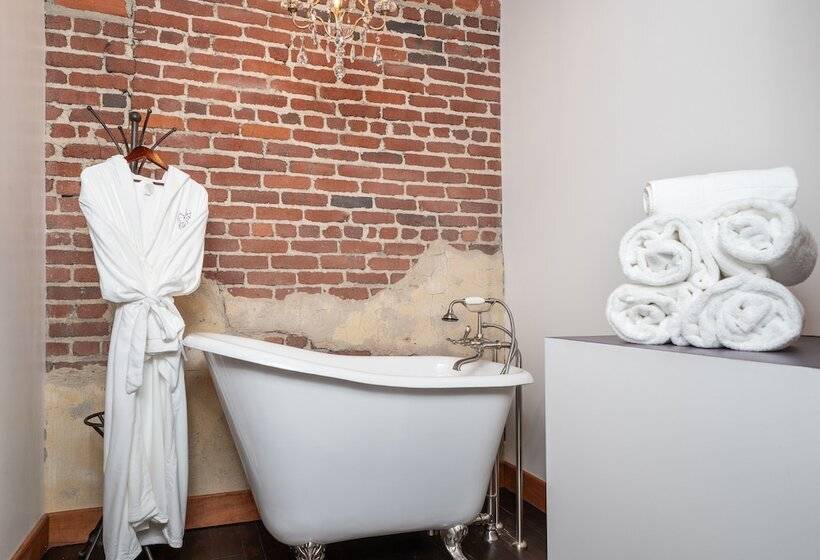 The Horton Hotel And Rooftop Lounge