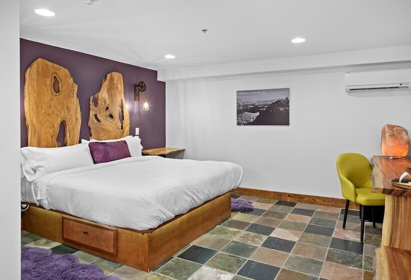 The Horton Hotel And Rooftop Lounge