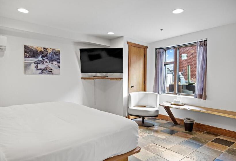 The Horton Hotel And Rooftop Lounge