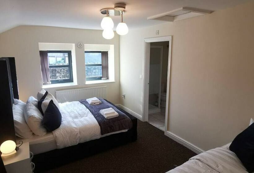 The Old Forge 5 Minutes Away From Motorway