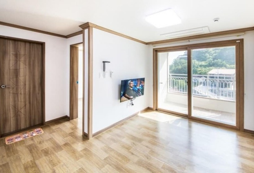 Tongyeong Chuckpo Sunshine Pension