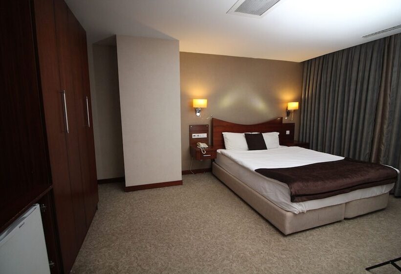 Vali Erdogan Konuk Evi Hitit Otel