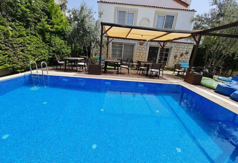 Alaçatı Otel Rebetiko