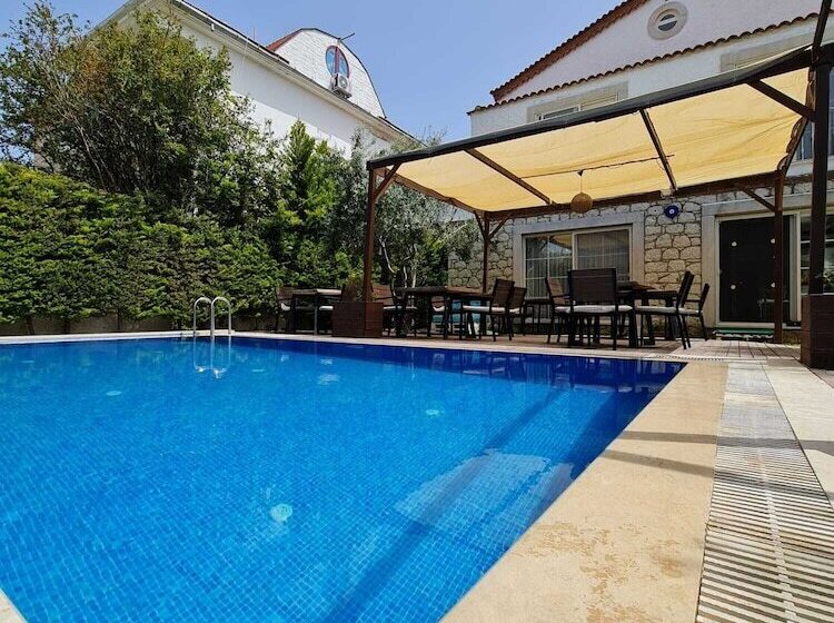 Alaçatı Otel Rebetiko