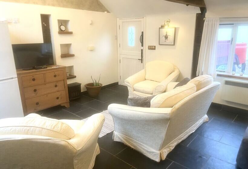 Cozy Cabin Retreat In Gloucestershire