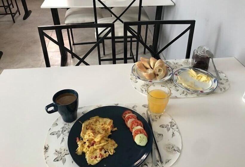 تختخواب و صبحانه Blue Residence