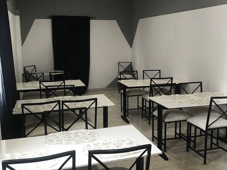 تختخواب و صبحانه Blue Residence